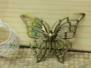 Metalowa zawieszka motyl 6cm / 3szt brąz